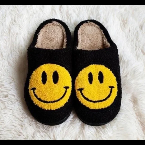 NEW SOFT SMILEY FACE SLIPPERS WOMEN COMFORTABLE PREPPY GIFT WOMEN - Picture 12 of 12